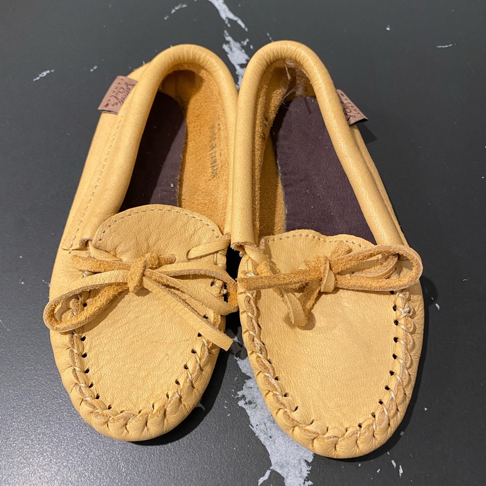 Kids laurentian Chief moccasins slippers EUC leather